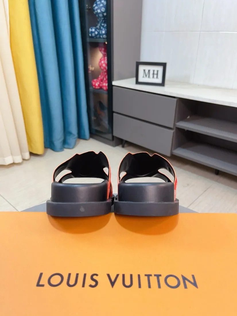 Men's shoes💰300🌹🌹【LV】Multi-color new men's slippers, original top-quality version, original special cowhide with pebbled embossing➕sheepskin on the inner and side, non-slip combination sole, more stable walking, more comfortable and lightweight, high-end and generous, size: 38~44
